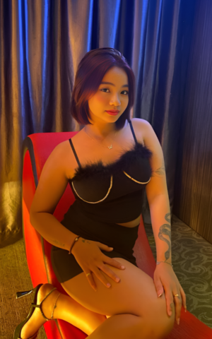 Alternative view of Putri